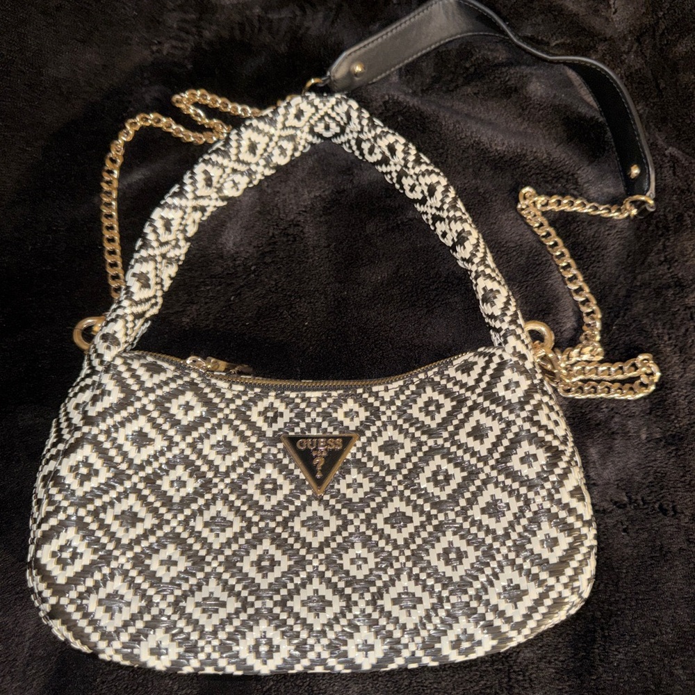 Guess Shoulder Bag For SALE !